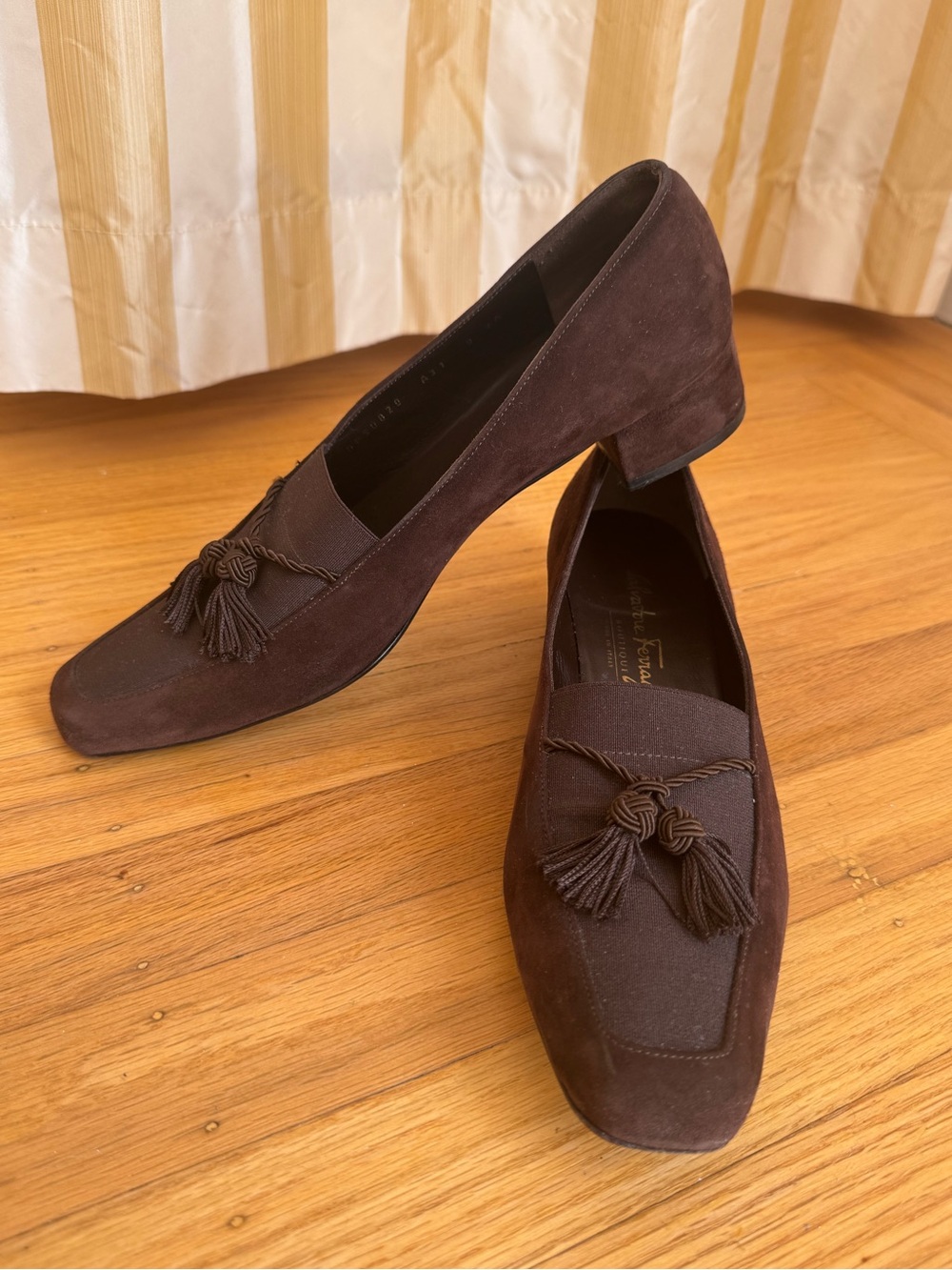 Vintage Salvatore Ferragamo Suede Tassel Loafer Heels Dark Brown Size 7.5-8 - Picture 2 of 9